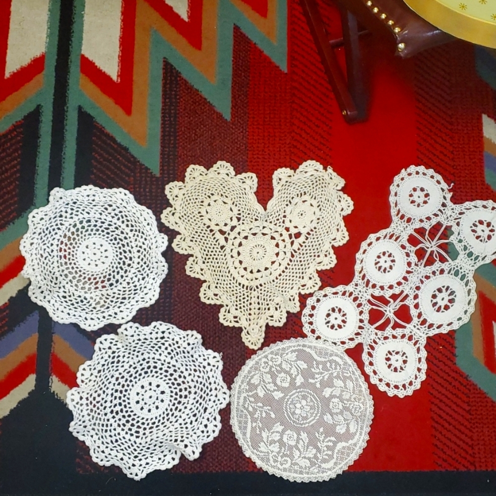 LOT of 5 vintage doilies